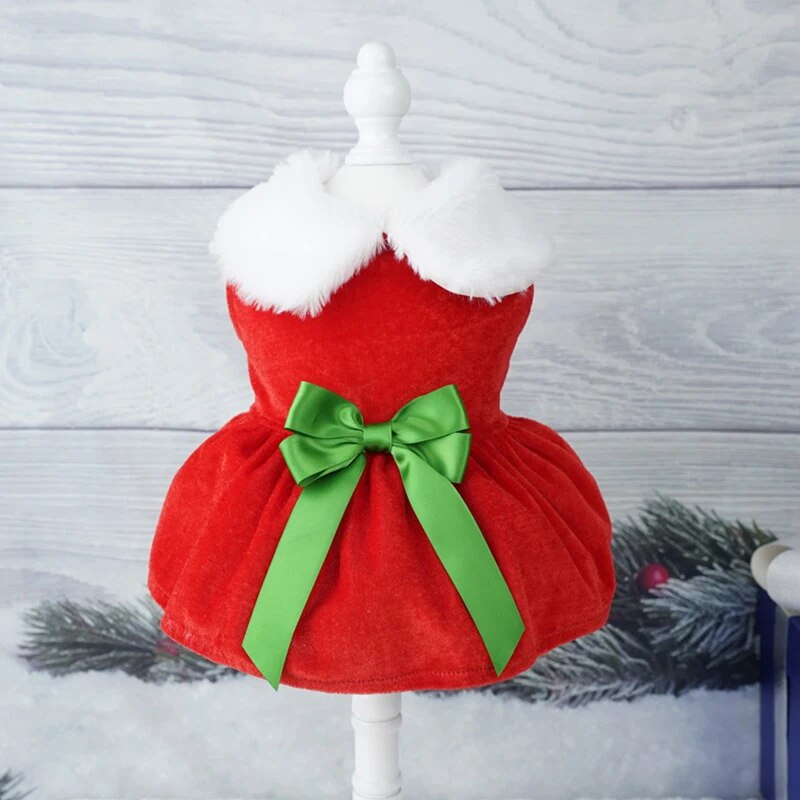 Celebrate Christmas dressing your dog with our Christmas dog dress. 