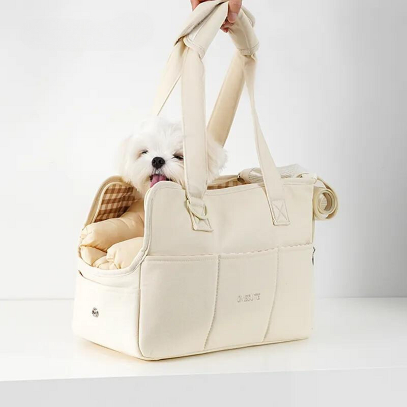 Dog carrier bag allows you to take you dog everywhere you go with safety and style, available in 2 sizes.